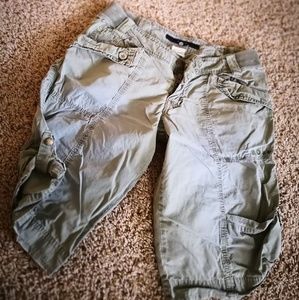 Roxy Capri cropped pants cargo light green